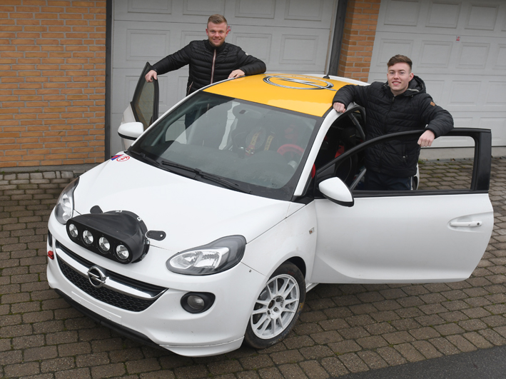 Sideløbende med ambitionen om at køre sig til tops i en Opel Adam har Marco Gersager også påtaget sig rollen som mentor for landsmanden og konkurrenten Sebastian Magnussen, som ligeledes starter i den tyske turnering
(Foto: Morten Dam - autoMOTIV/specialpress)